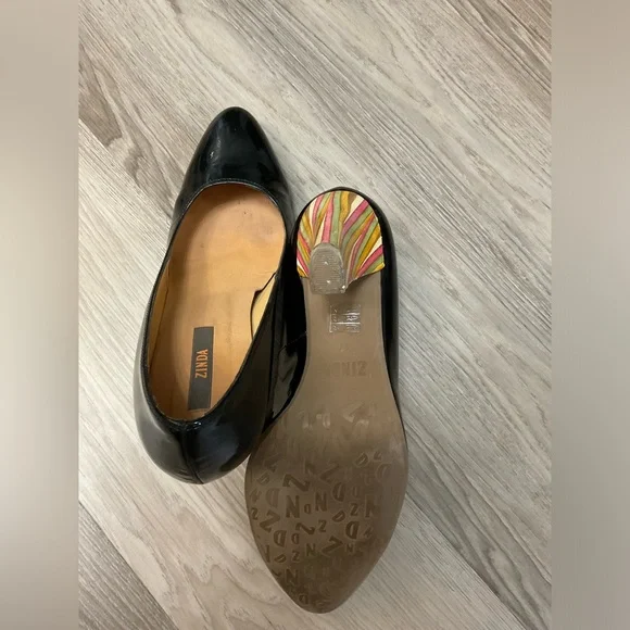 Zinda Patent Pumps with fun detail heels, size 7 - Picture 4 of 5